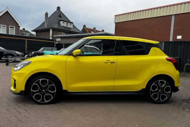 Suzuki Swift (2018) thumbnail 9