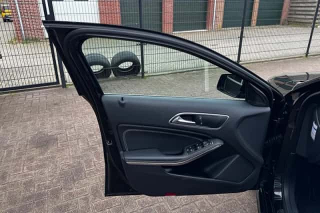 Mercedes-Benz A-Klasse (2016) thumbnail 12