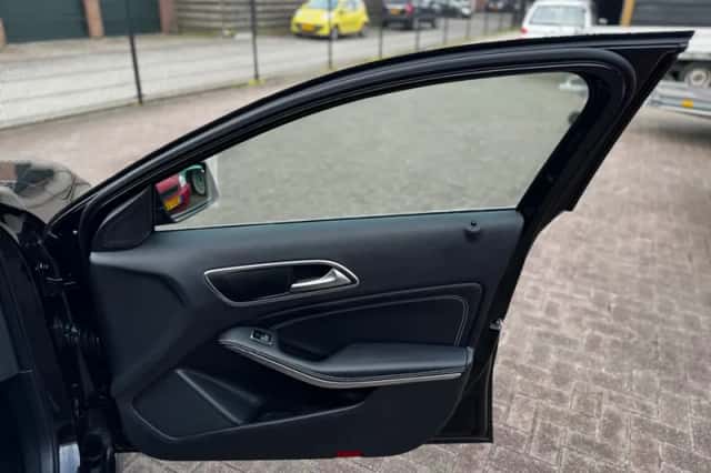 Mercedes-Benz A-Klasse (2016) thumbnail 32