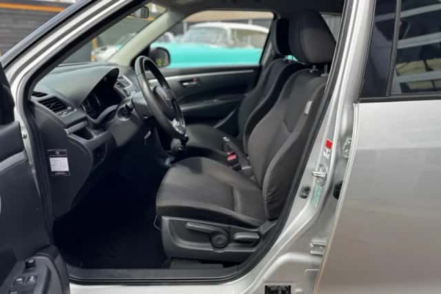 Suzuki Swift (2011) thumbnail 12