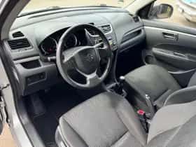 Suzuki Swift (2011) thumbnail 13