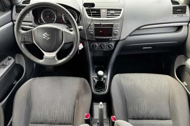 Suzuki Swift (2011) thumbnail 14