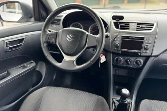 Suzuki Swift (2011) thumbnail 15