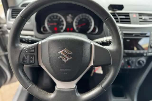 Suzuki Swift (2011) thumbnail 17