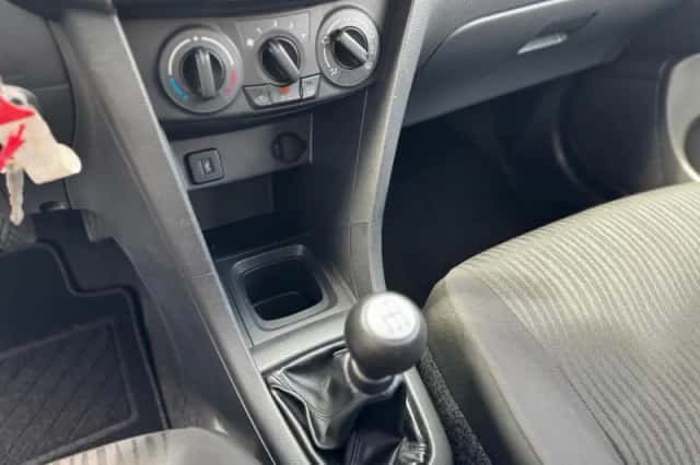 Suzuki Swift (2011) thumbnail 21