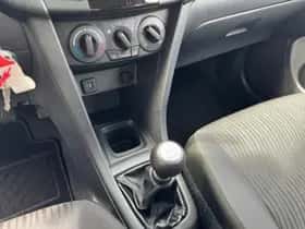 Suzuki Swift (2011) thumbnail 21