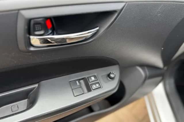 Suzuki Swift (2011) thumbnail 22