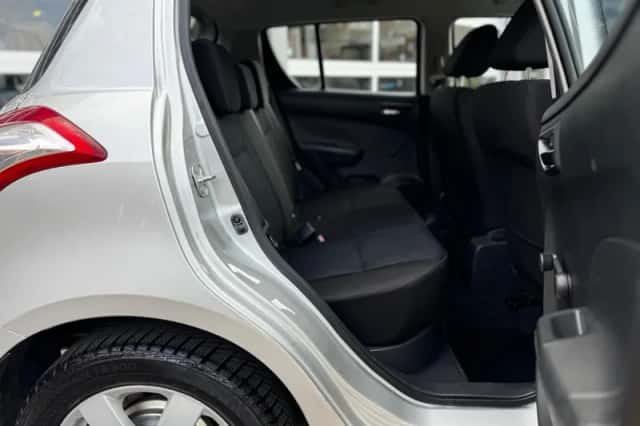 Suzuki Swift (2011) thumbnail 28