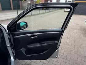 Suzuki Swift (2011) thumbnail 29