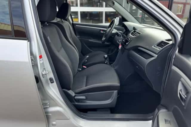 Suzuki Swift (2011) thumbnail 30