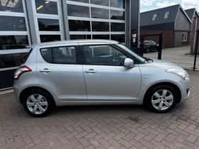 Suzuki Swift (2011) thumbnail 4