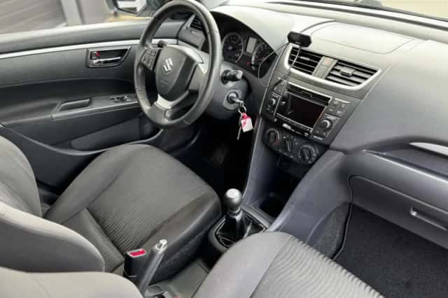 Suzuki Swift (2011) thumbnail 31