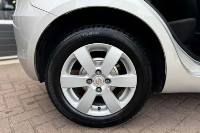 Suzuki Swift (2011) thumbnail 34