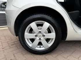 Suzuki Swift (2011) thumbnail 34