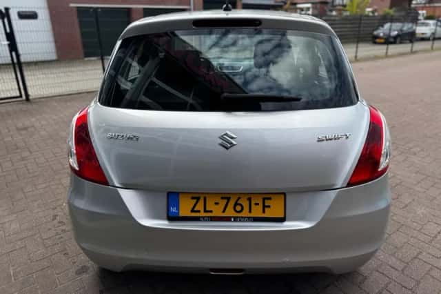 Suzuki Swift (2011) thumbnail 6
