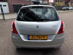Suzuki Swift (2011) thumbnail 6