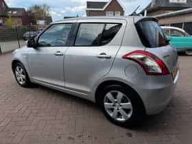 Suzuki Swift (2011) thumbnail 8