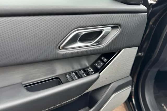 Land Rover Range Rover Velar (2017) thumbnail 26