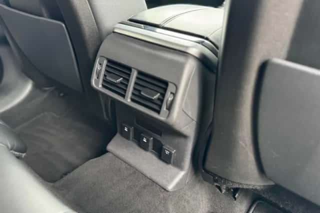 Land Rover Range Rover Velar (2017) thumbnail 43