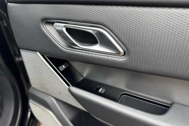 Land Rover Range Rover Velar (2017) thumbnail 50