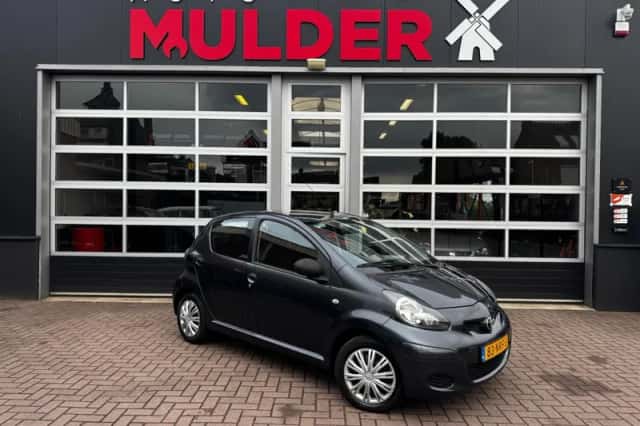 Toyota Aygo (2010) thumbnail 1