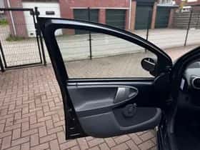 Toyota Aygo (2010) thumbnail 11