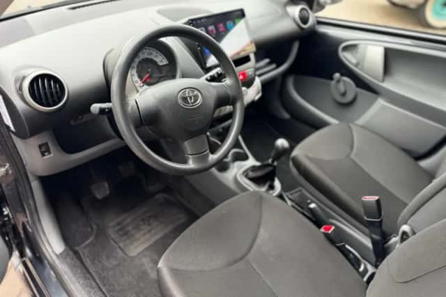 Toyota Aygo (2010) thumbnail 13