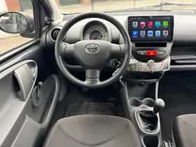 Toyota Aygo (2010) thumbnail 15