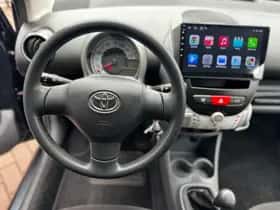 Toyota Aygo (2010) thumbnail 17