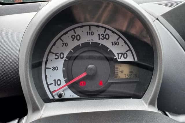 Toyota Aygo (2010) thumbnail 18