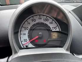 Toyota Aygo (2010) thumbnail 18