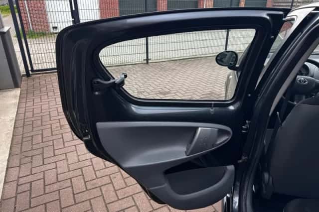 Toyota Aygo (2010) thumbnail 20