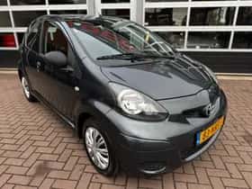 Toyota Aygo (2010) thumbnail 3