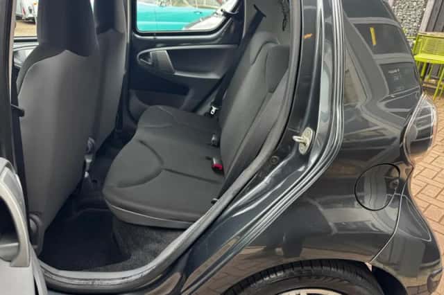 Toyota Aygo (2010) thumbnail 21