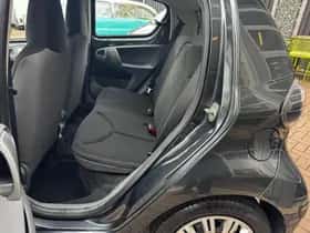 Toyota Aygo (2010) thumbnail 21