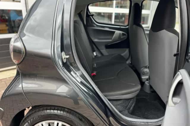 Toyota Aygo (2010) thumbnail 24