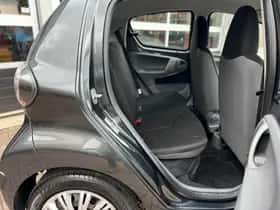 Toyota Aygo (2010) thumbnail 24