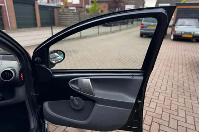 Toyota Aygo (2010) thumbnail 25