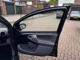 Toyota Aygo (2010) thumbnail 25