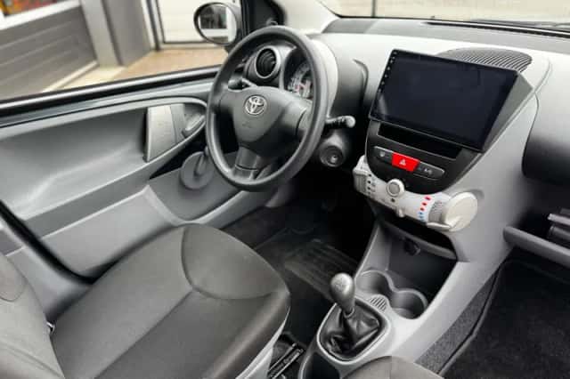 Toyota Aygo (2010) thumbnail 28