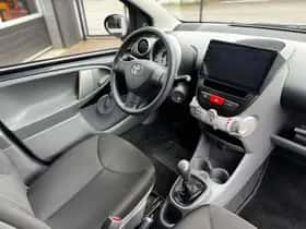 Toyota Aygo (2010) thumbnail 28