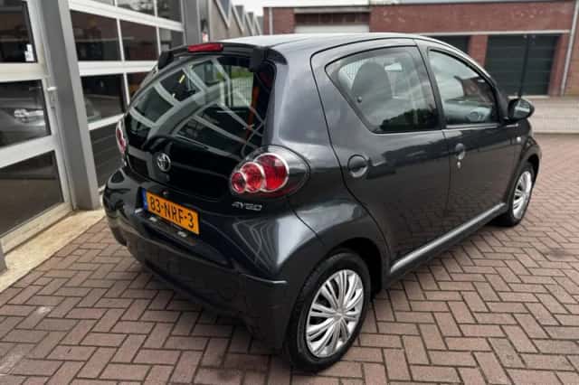 Toyota Aygo (2010) thumbnail 5