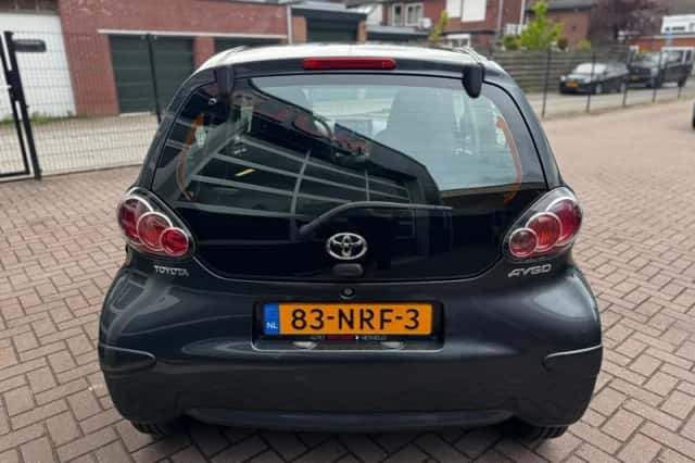 Toyota Aygo (2010) thumbnail 6