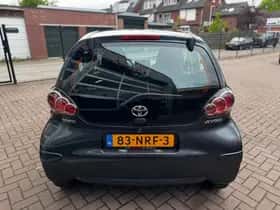 Toyota Aygo (2010) thumbnail 6