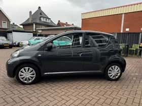 Toyota Aygo (2010) thumbnail 8