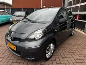 Toyota Aygo (2010) thumbnail 9