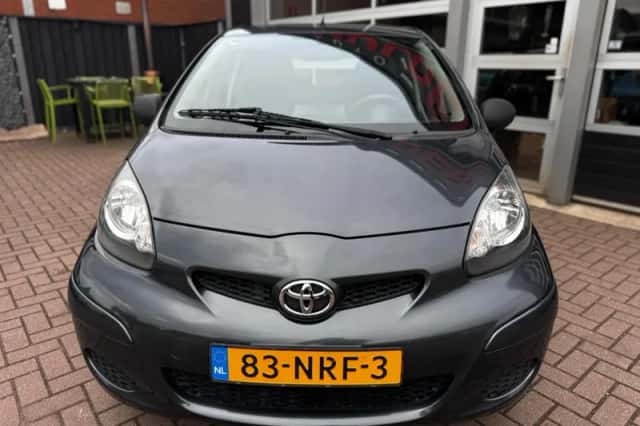 Toyota Aygo (2010) thumbnail 10