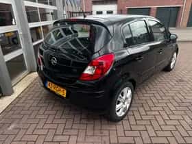 Opel Corsa (2011) thumbnail 3
