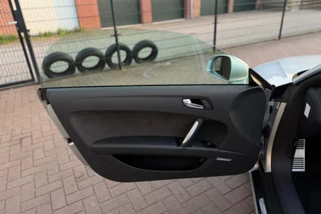 Audi TT (2009) thumbnail 15
