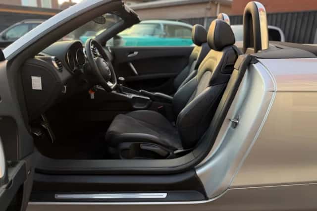 Audi TT (2009) thumbnail 16
